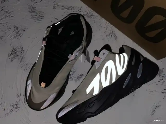 Boost FY3729 MNVN Bone Yeezy 700 Adidas 0502